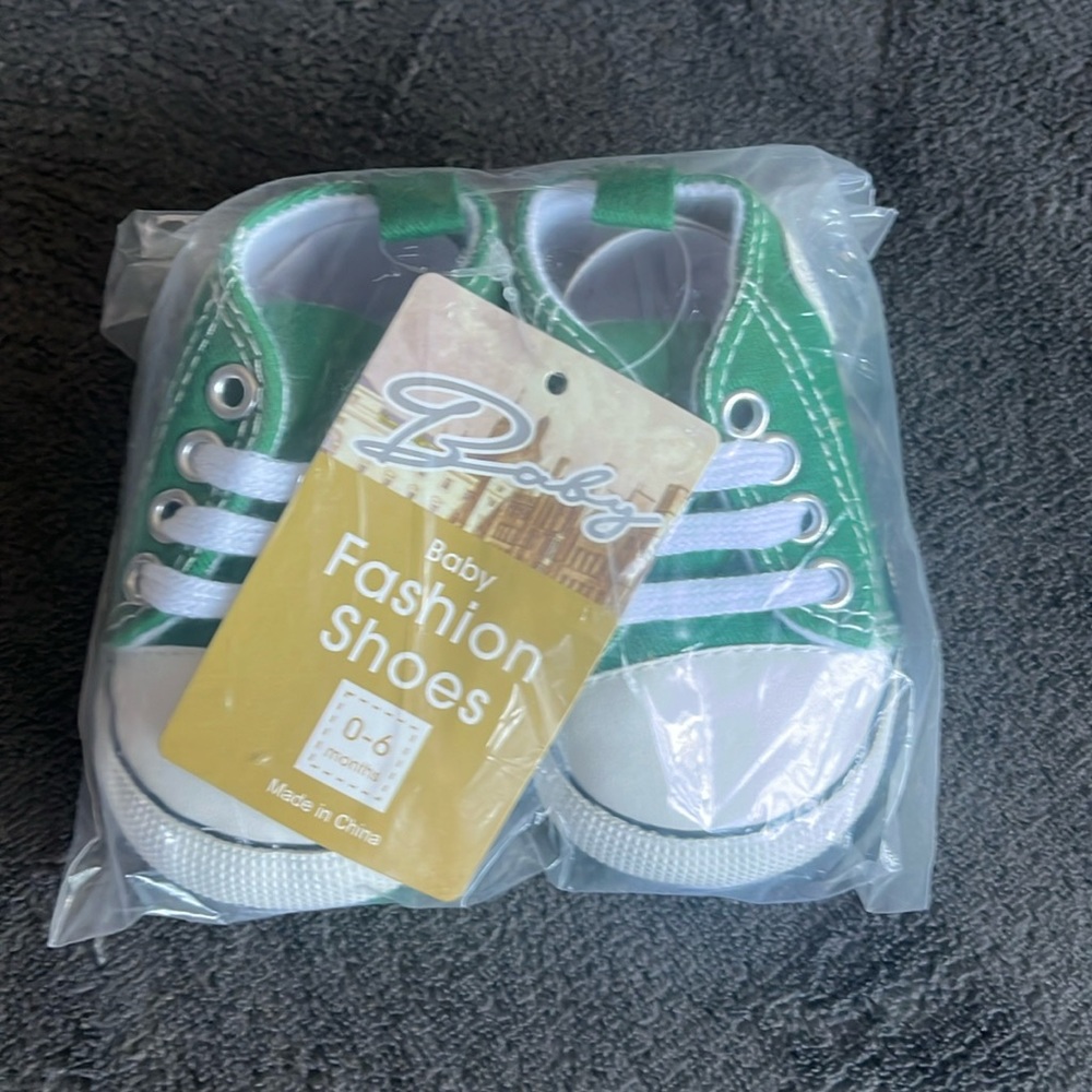 Infant sneakers size 0-6 months new with tags